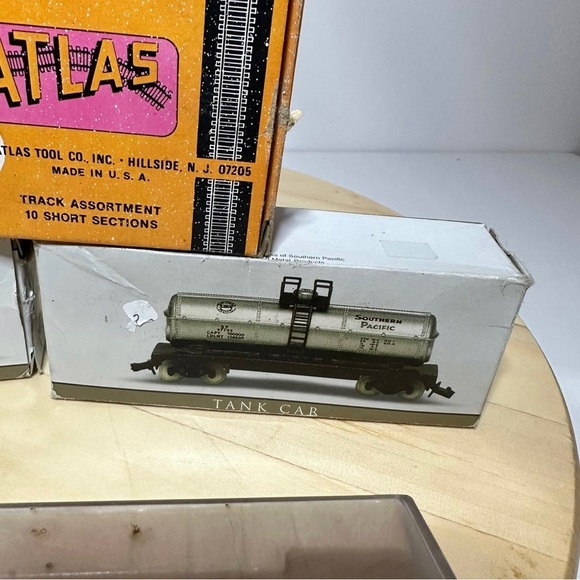 Norfolk And Western 952 2 Southern Pacific Tank Cars N Gauge Atlas Track Lot - Picture 2 of 13